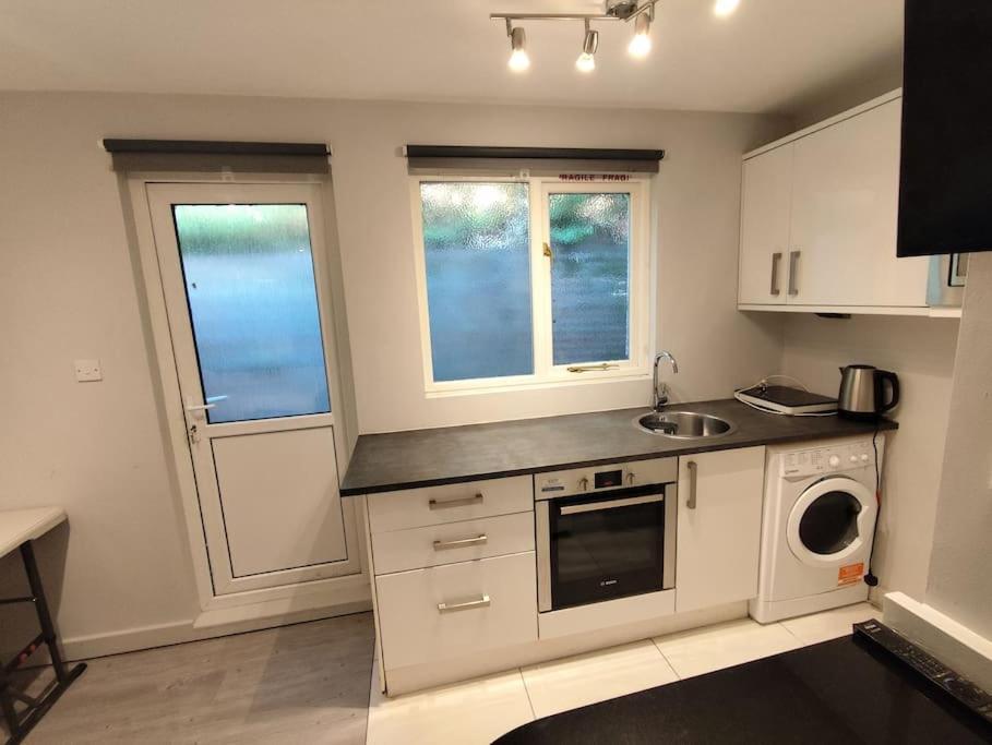 Conveniently Close To Tube Station * London